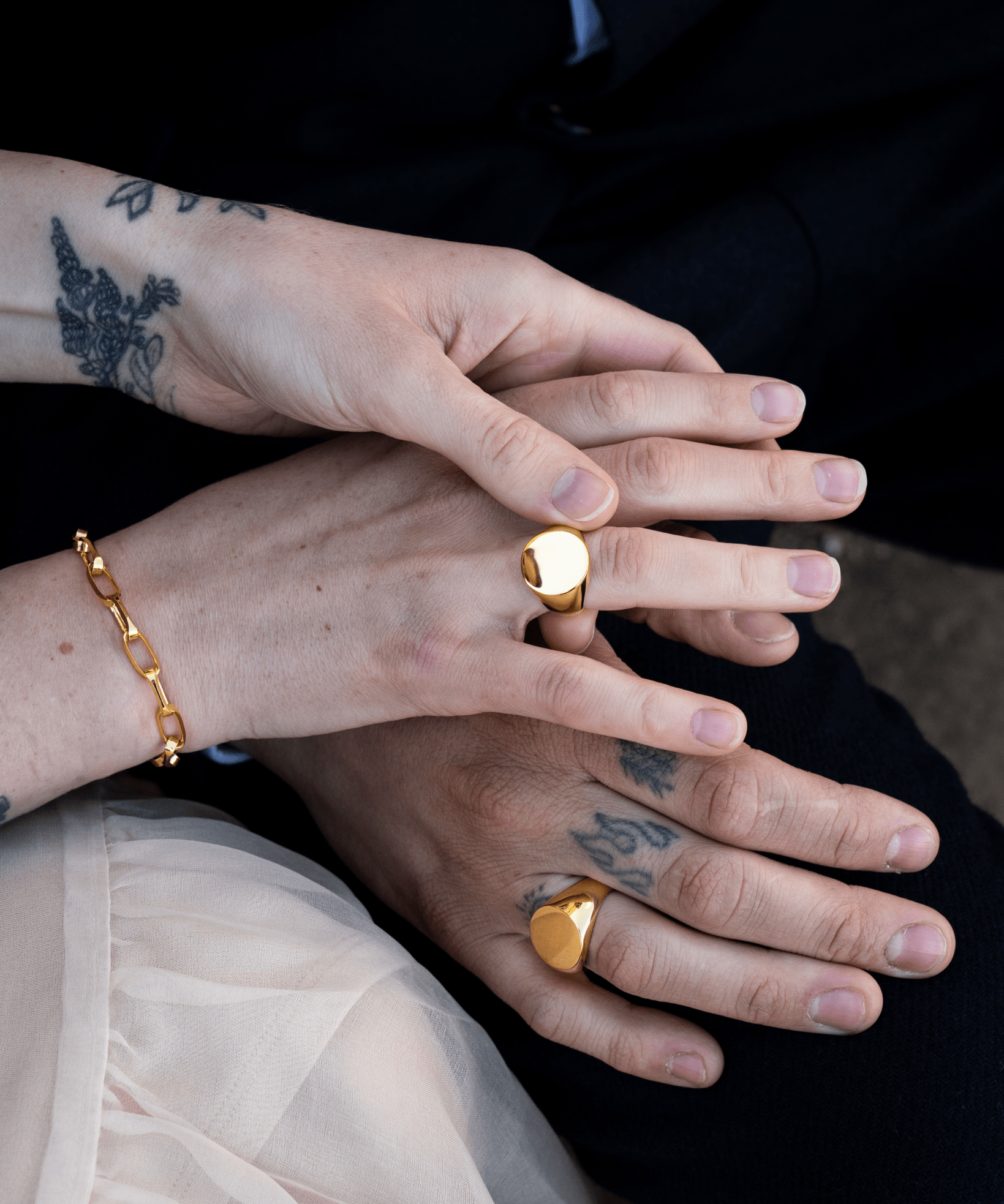 IX Oval Signet Ring Gold 14K